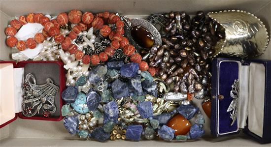 A quantity of assorted costume jewellery etc.